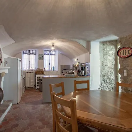 Holiday home The Authentic Village House, Jacuzzi - By Feelluxuryholidays *