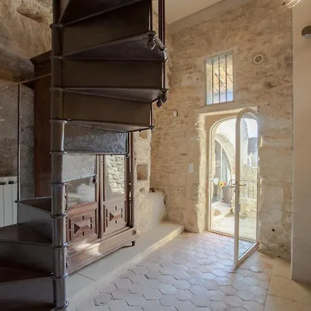 The Authentic Village House, Jacuzzi - By Feelluxuryholidays Holiday home